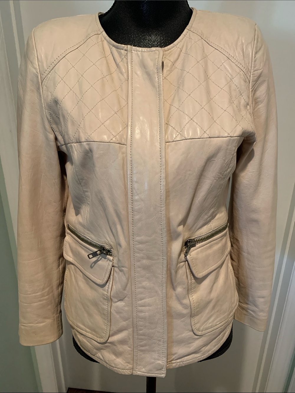 Trouve Women’s Cream Quilted Soft Leather Jacket. Sz M. VGUC.